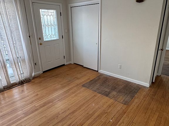 2nd image of 19 Chestnut St