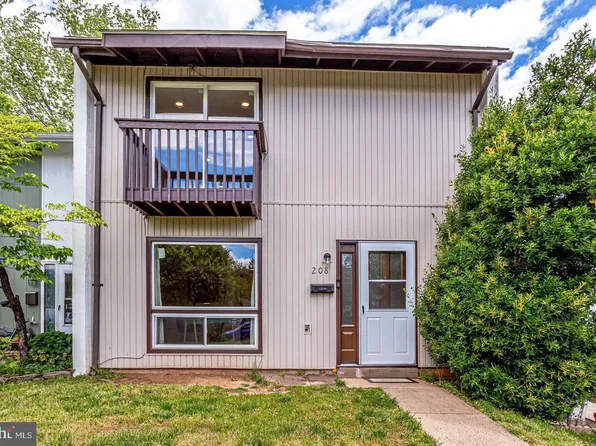 208 Willow Ter, Sterling, VA 20164