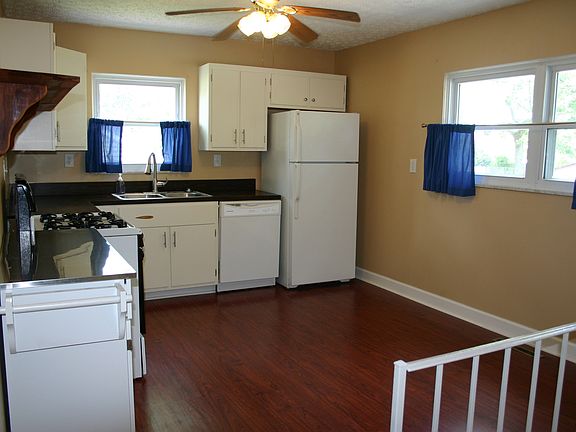 5th image of 482 Amesbury Dr