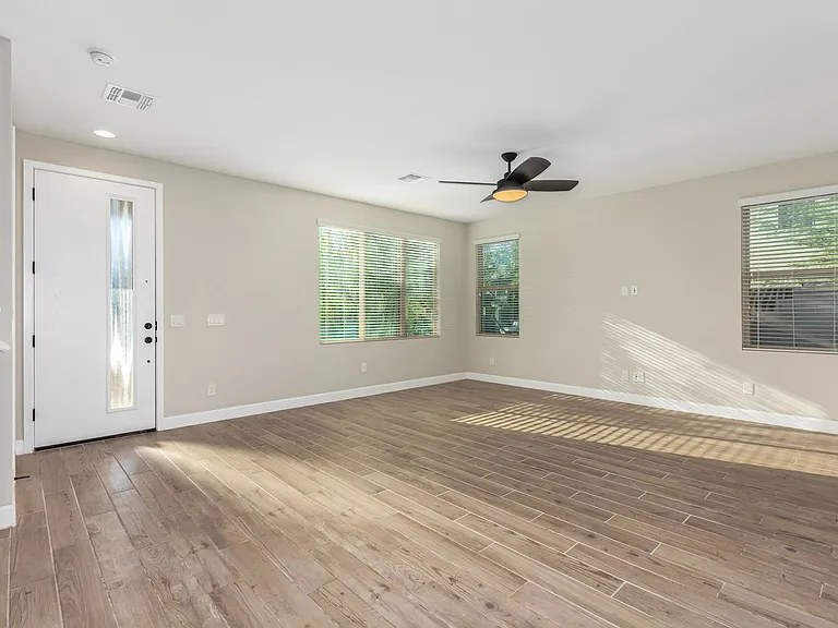 2026 W Desert Hollow Dr — Photo 27