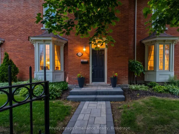 233 John St #5, Belleville, ON K8N 3G2