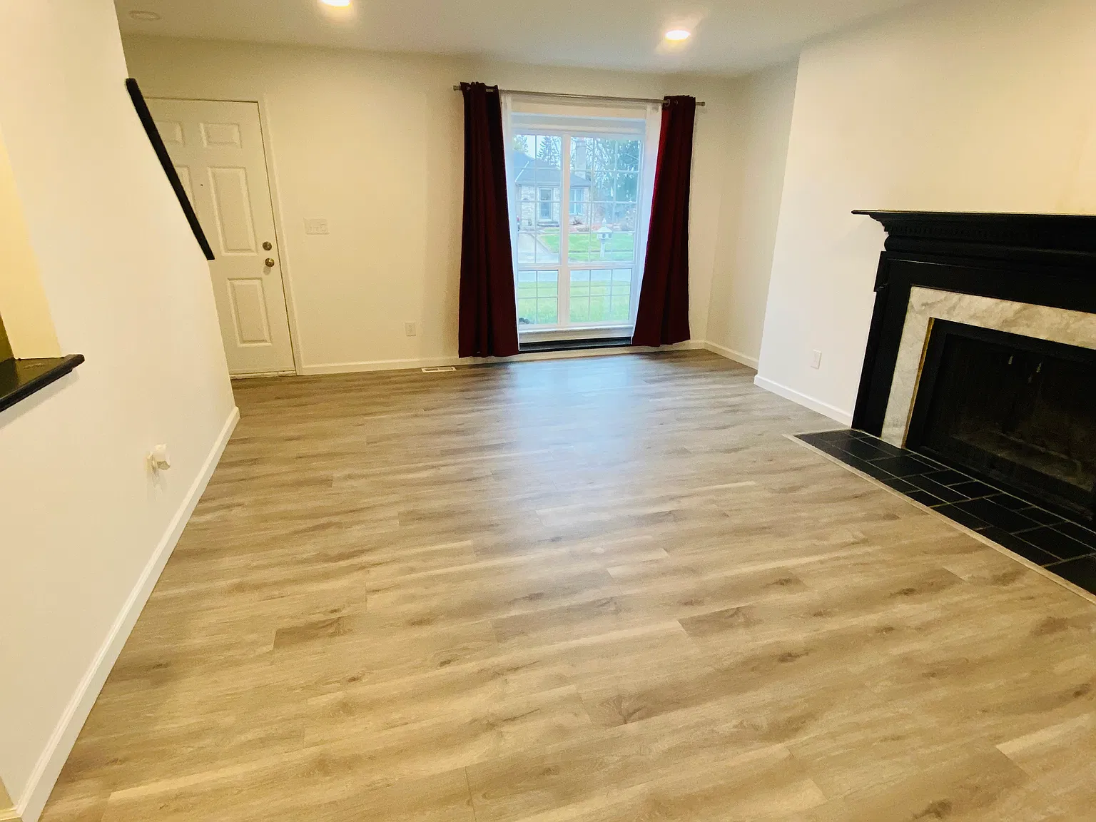 2 bed, 1.5 bath, 1300 sqft, $1,900 — Photo 3
