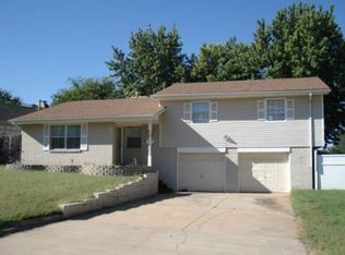 5948 Seminole Rd, Warr Acres, OK 73132