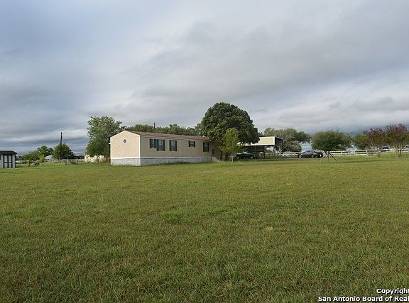 5th image of 1140 Country Ln