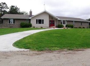 1044 Hillcrest Dr, Fremont, NE 68025