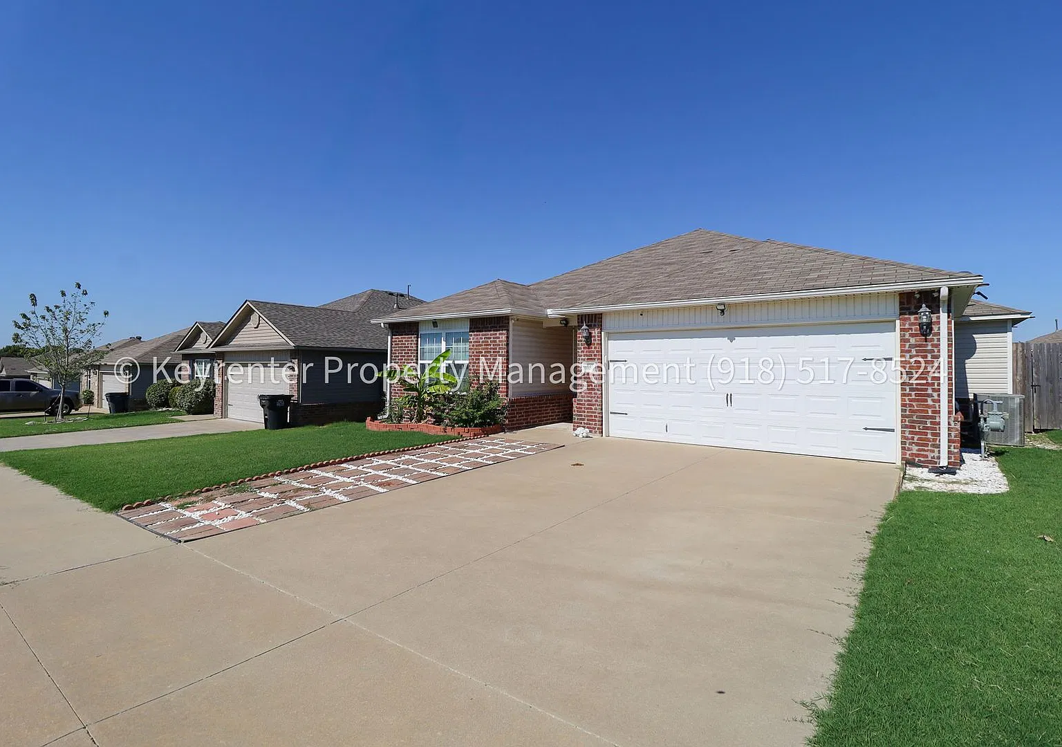 Stunning 3-Bed, 2-Bath Single-Family Home in Bixby! — Photo 2