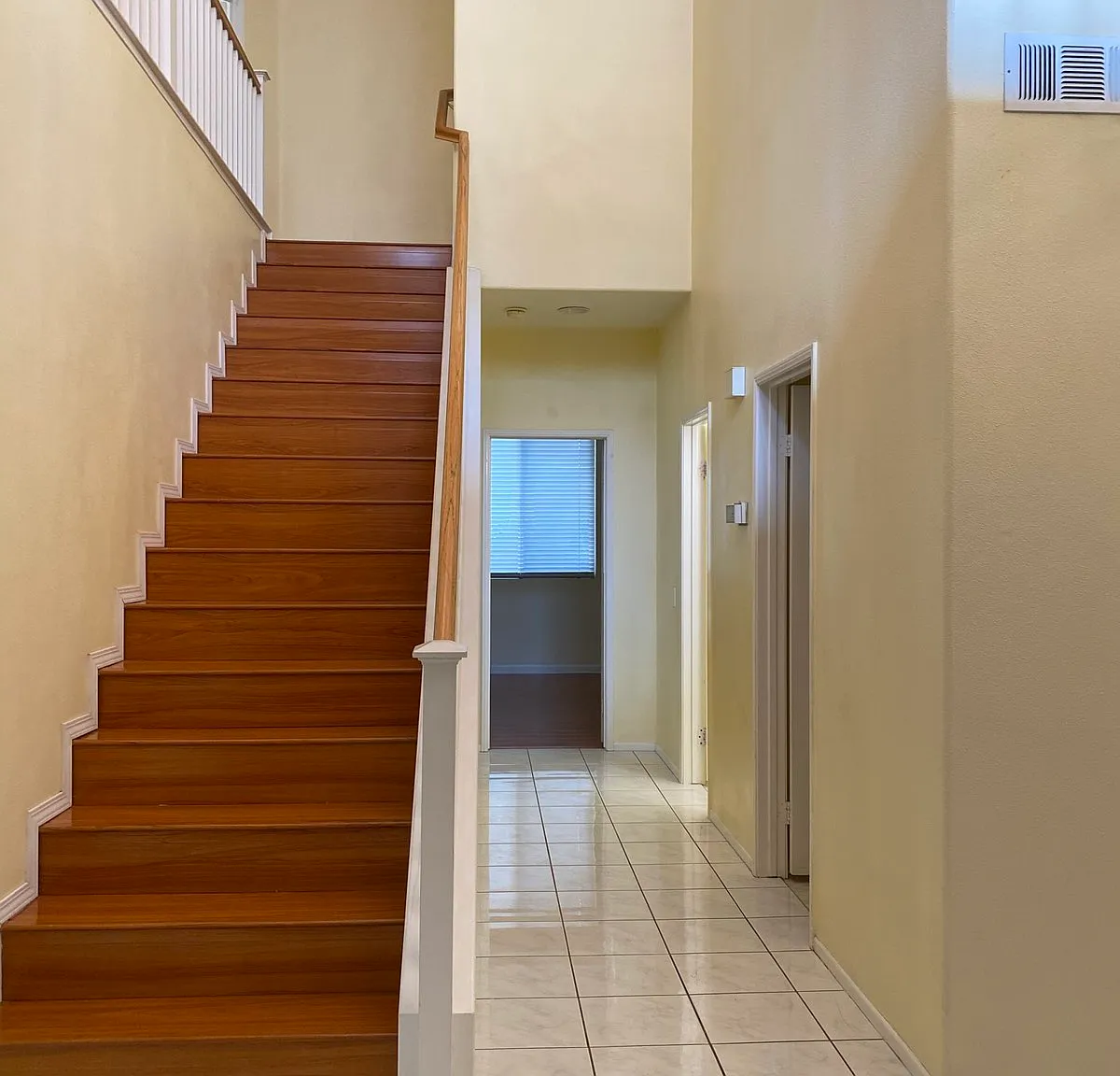4 bed, 2242 sqft, $3,250 — Photo 4