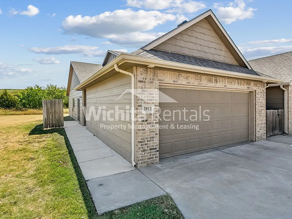 2812 E 45th Ct N