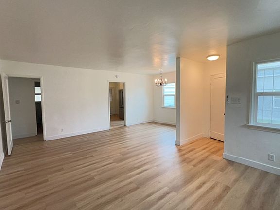 4th image of 4645 Gardena Dr