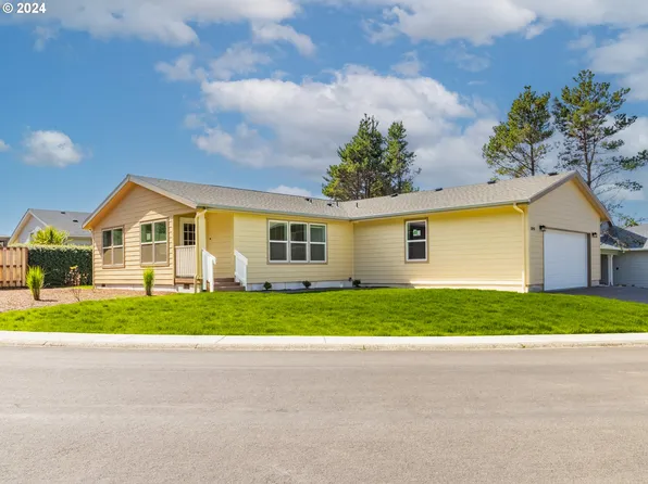 1095 SW Sailfish Loop, Waldport, OR 97394