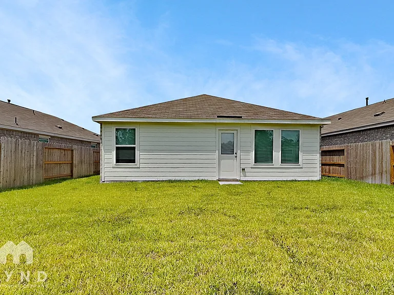944 Capracotta Dr — Photo 15
