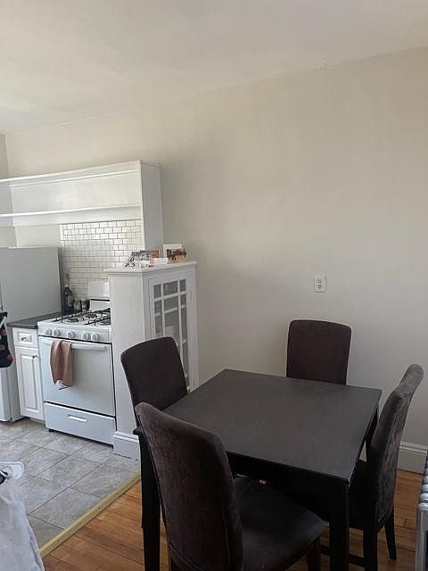 2nd image of 28 Langdon St #1.5