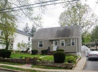 654 Elm Ave, Ridgefield, NJ 07657