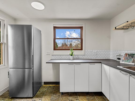 3rd image of 7015 N Greeley Ave #B