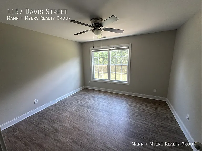 1157 Davis St — Photo 4