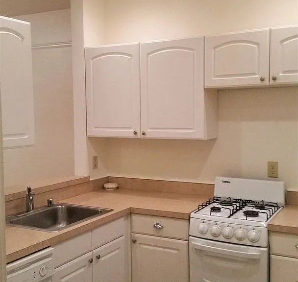 Roxbury Apartments — Photo 5