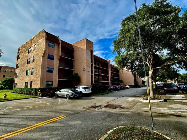 10451 Sunrise Lakes Blvd APT 205, Sunrise, FL 33322
