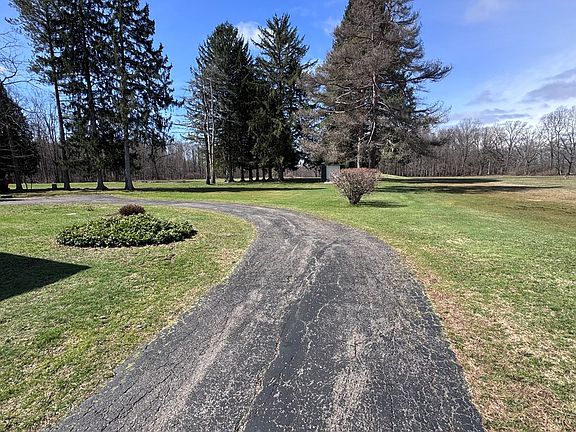 4th image of 976 Halyday Run Rd