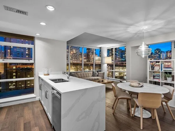 638 Beach Cres #90X, Vancouver, BC V6Z 3H4