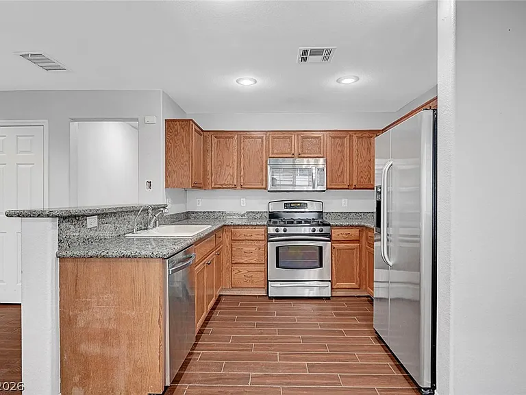 514 Eresma St — Photo 24