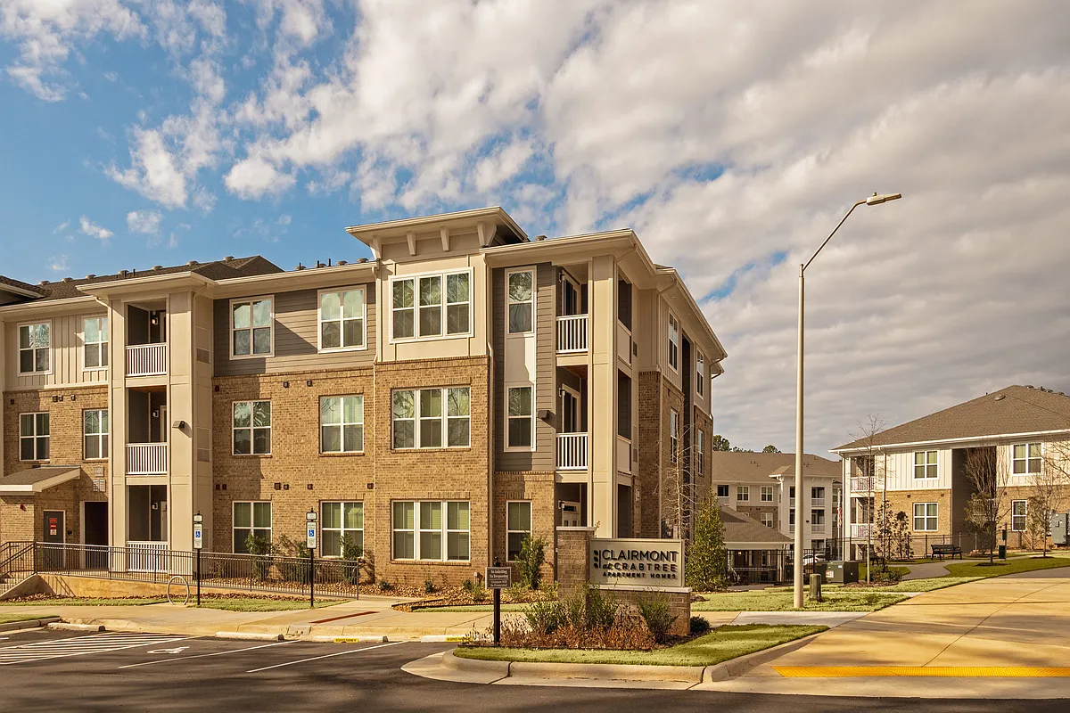 Building Photo - Clairmont at Crabtree