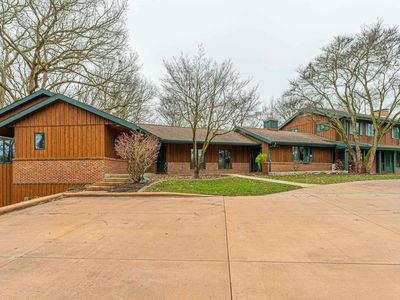 8 Forest Hills Dr, Lincoln, IL, 62656