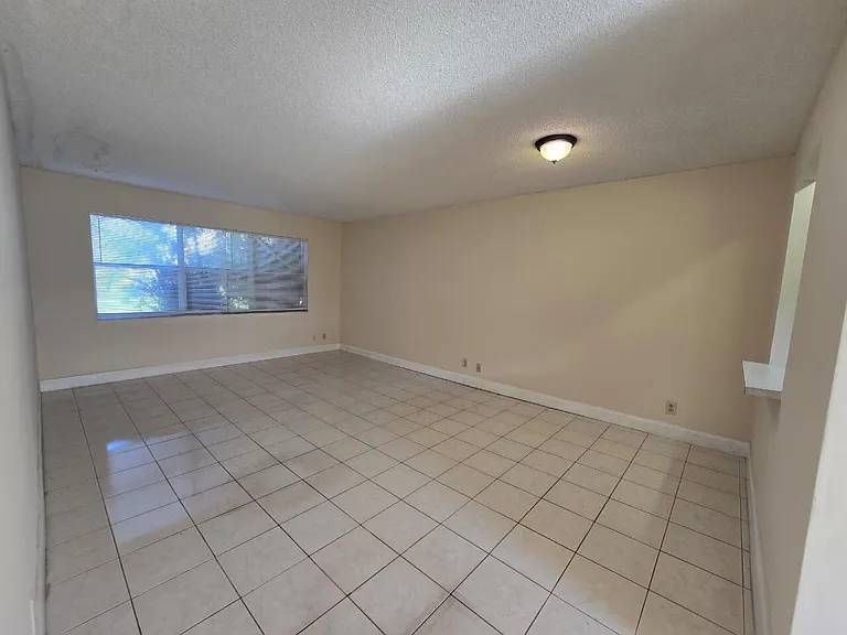 550 SE 2nd Ave #G3 — Photo 6