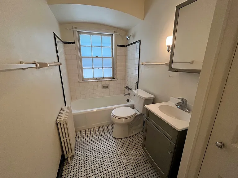1406 Drake St — Photo 12