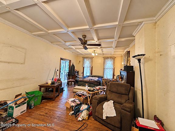 4th image of 810 Scott St