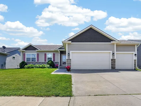 9774 Cedarwood Dr, West Des Moines, IA 50266