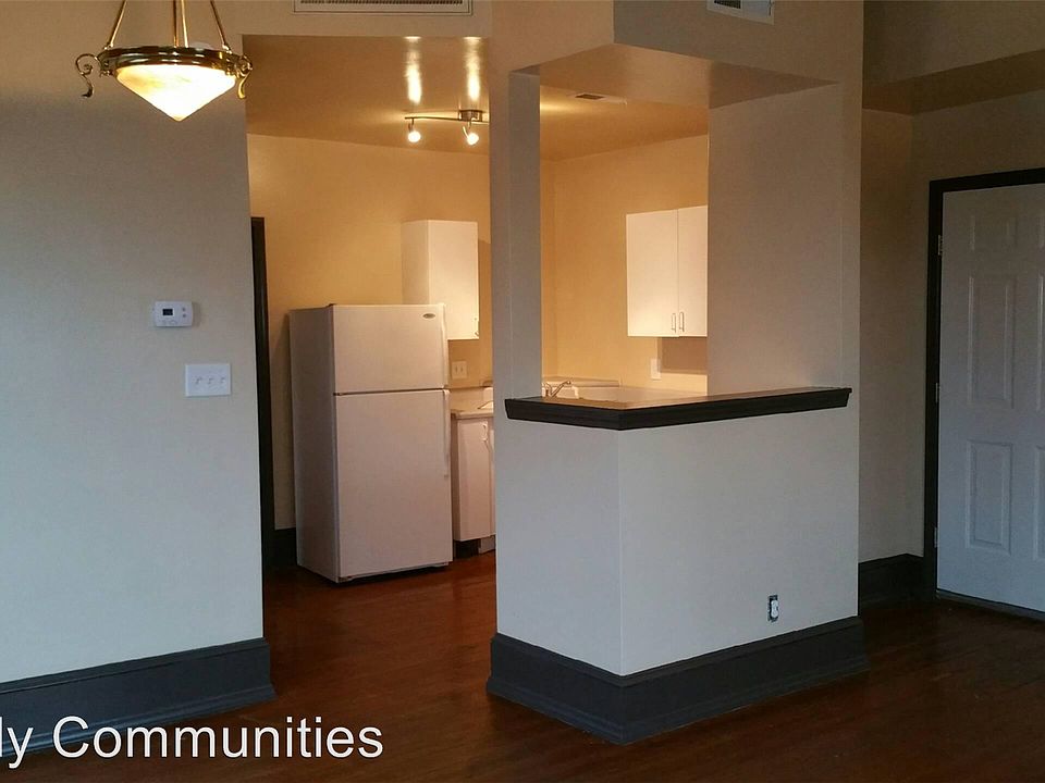 2nd image of 358 S Elm St APT 3A