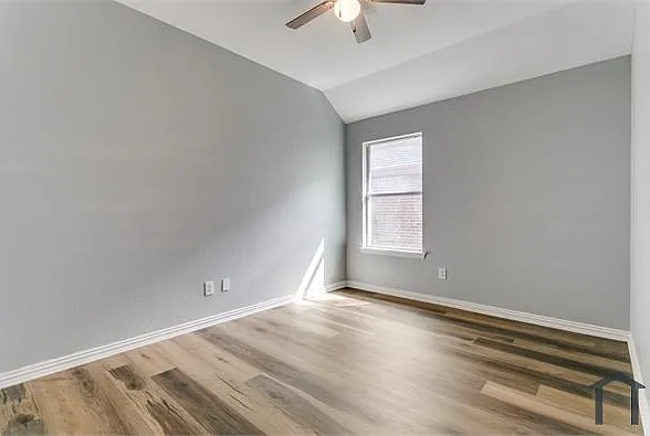 815 Creekside Dr — Photo 13