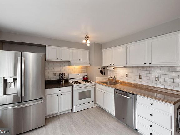 4th image of 8038 Saint Annes Ct