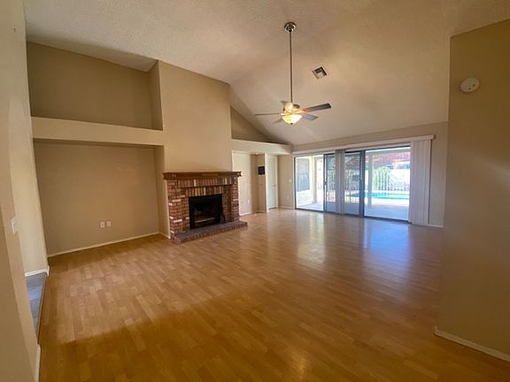 4th image of 1249 E Laurel Ave