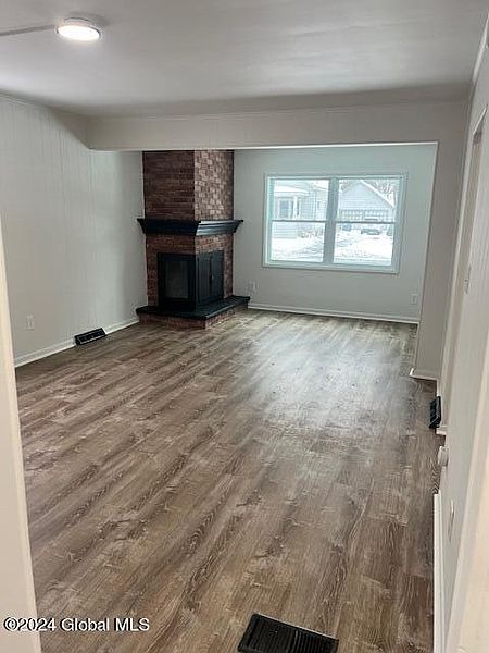 3rd image of 2511 2nd Avenue
