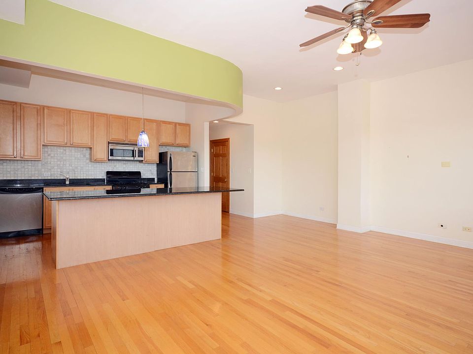 KITCHEN - LIVING ROOM