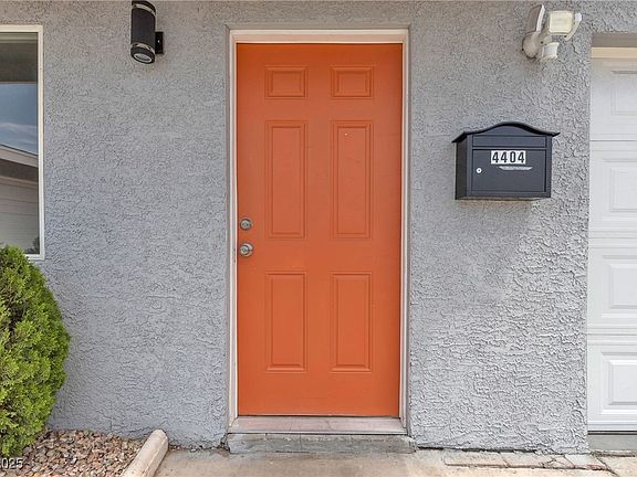 4th image of 4404 Hillcrest Ave