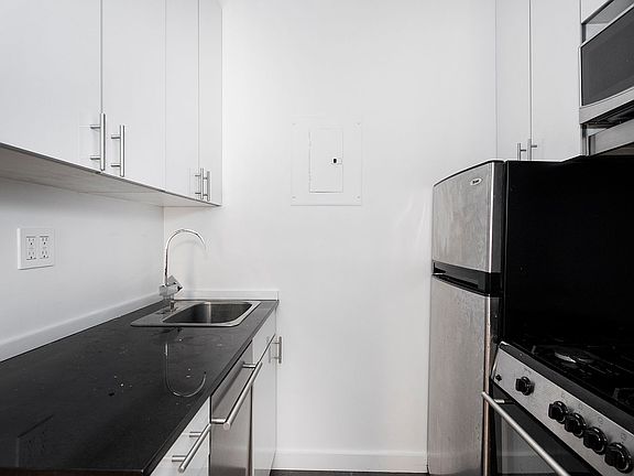 3rd image of 68 Thompson St #1R