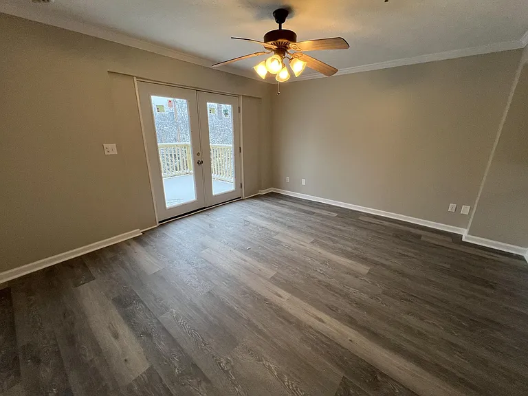 300 Stewart Ln #31 — Photo 6