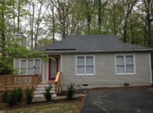 5606 Woods Walk Rd, Midlothian, VA 23112