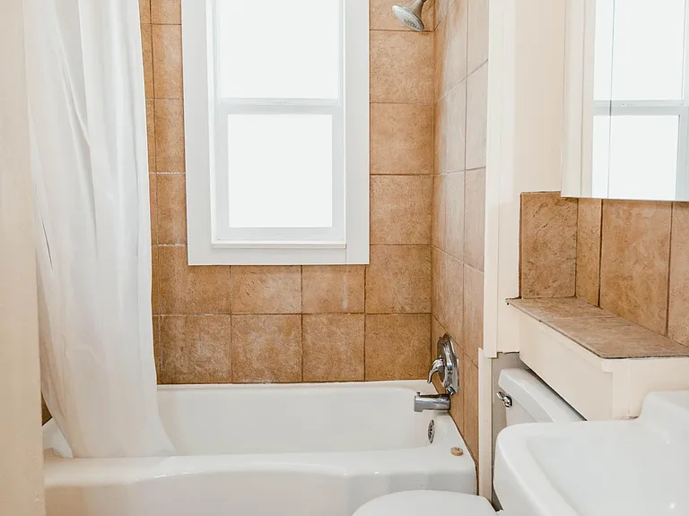 Main Floor Full Bath