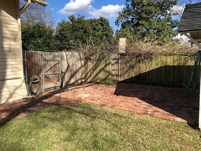 607 W Hunt St — Photo 16