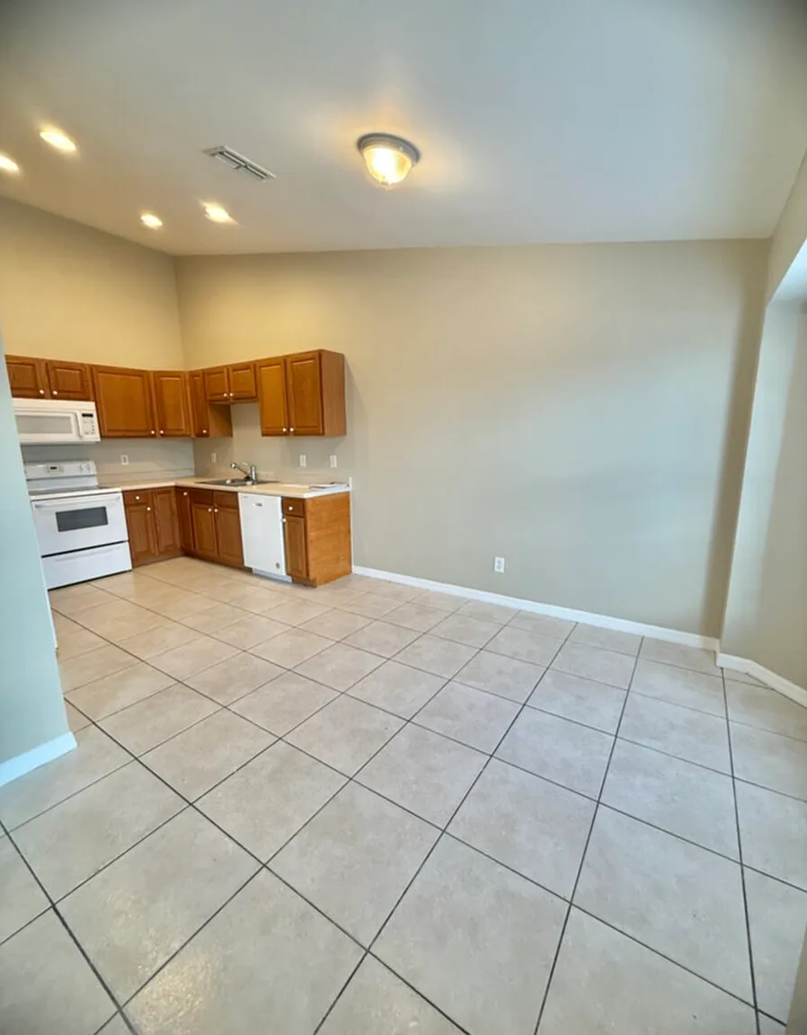 2 bed, 2.0 bath, 1073 sqft, $1,200 — Photo 4