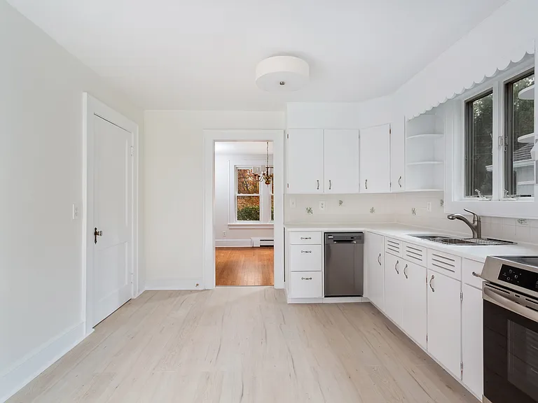 31 Hillandale Rd — Photo 23