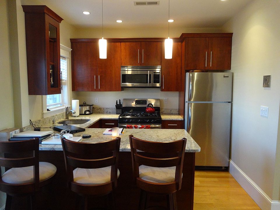 2nd image of 338 W 3rd St #02