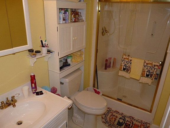 2nd image of 524 W 15th St