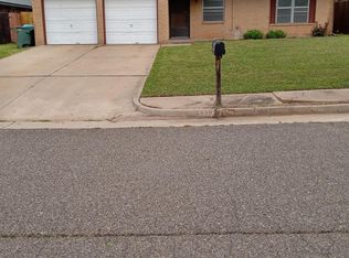 1313 Swan Lake Rd, Edmond, OK 73003