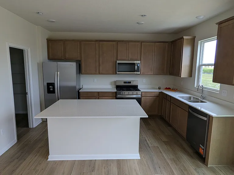 3858 Sterling Dr — Photo 5