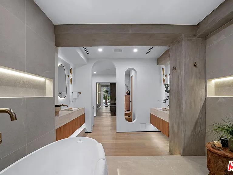 7135 Hollywood Blvd #W — Photo 20