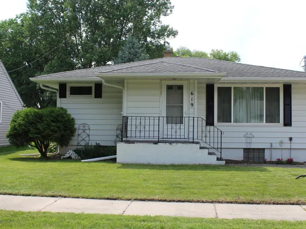 619 15th St N, Moorhead, MN 56560